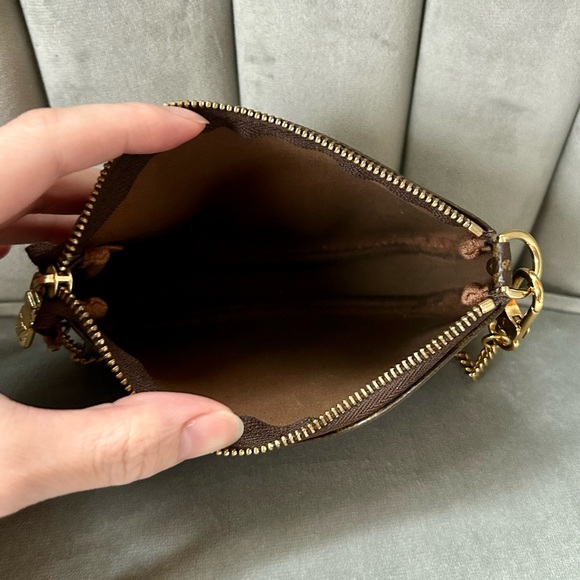 Louis Vuitton Monogram Mini Pochette - Picture 5 of 10